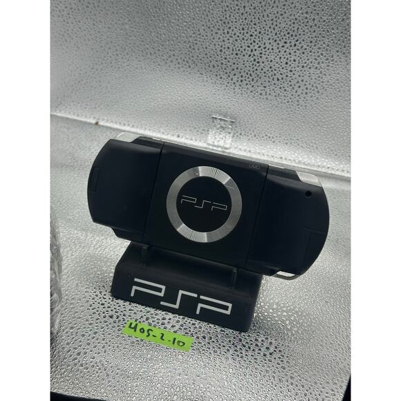Black psp 1000 w/charger & new battery & circle pad - Picture 8 of 10